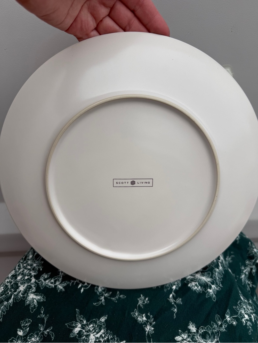 2019 Scott Living 12” Round Faded Star  Decorative Round Platter with Gold - Picture 7 of 8